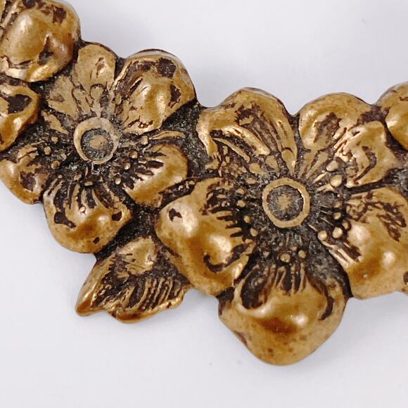 Vintage 1940s 1950s Brooch Gold Tone Dogwood Flower Wreath Mid Century Pin - Picture 3 of 9